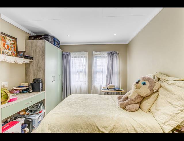 3 BEDROOM CLUSTER FOR SALE IN COSMO CITY